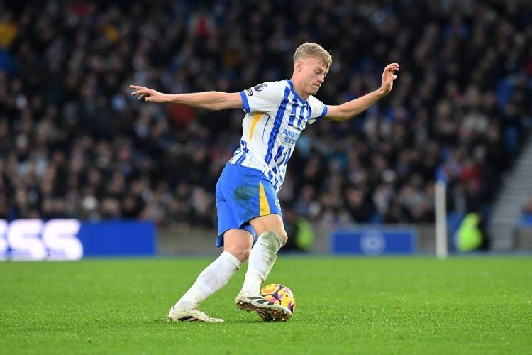 英媒：红军热刺纽卡拜仁关注布莱顿后卫范赫克，海鸥想续约有难度