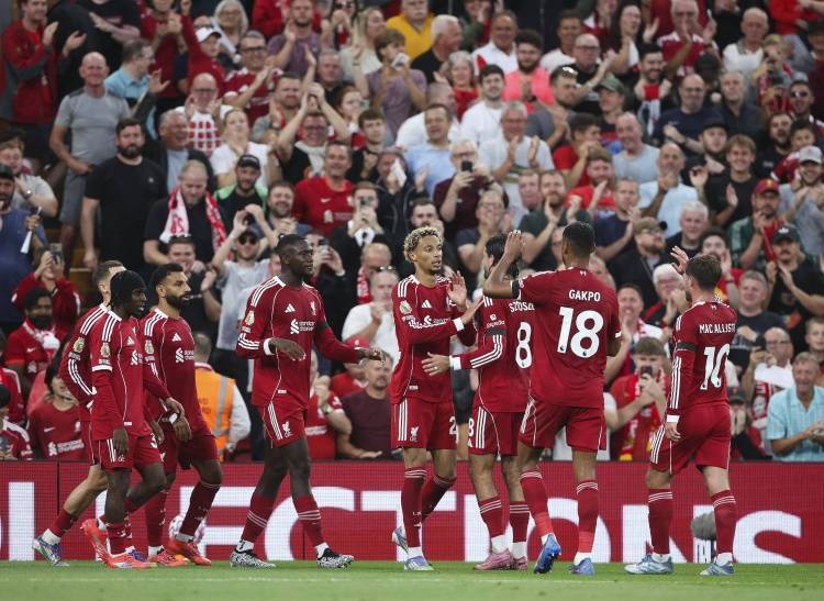 利物浦是1960年的纽卡后，英超首支每场丢2球但前2轮全胜的球队