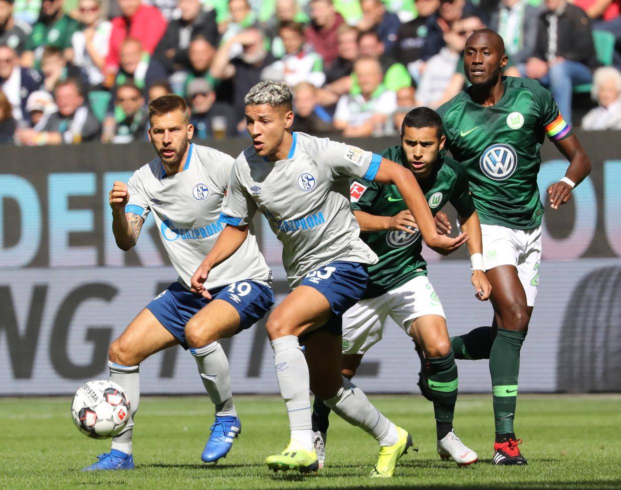 德国杯攻防对抗升级,沃尔夫斯堡凭德甲体系压制,荷尔斯泰因靠黑马拼劲争胜